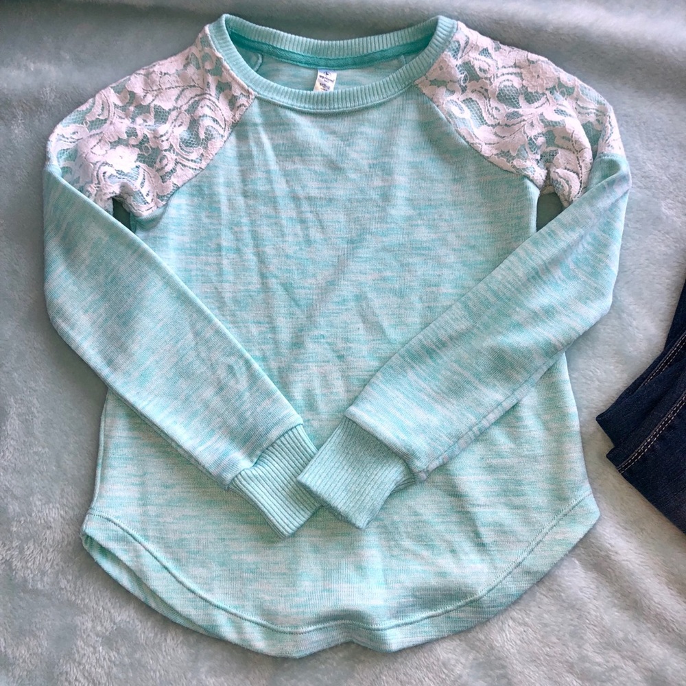 Not For Sale-Traded❤️Blue&Lace 90 Degrees Top